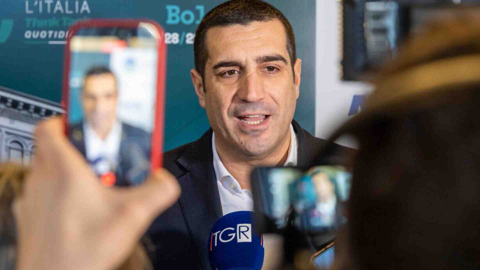 De Pascale apre ai Cpr in Emilia-Romagna e spacca il Pd. Schlein da Roma osserva