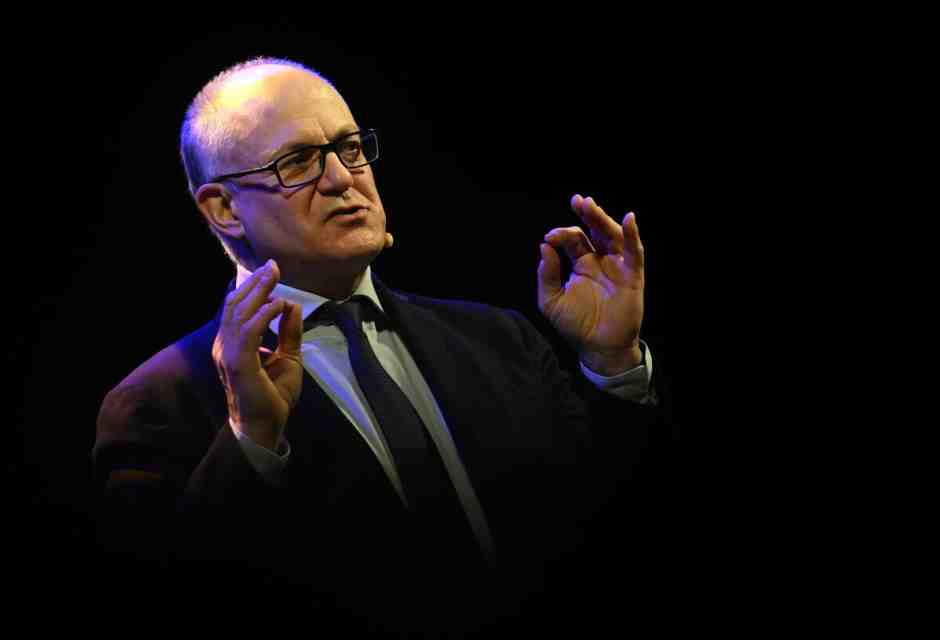 Gualtieri cancella i privilegi delle auto elettriche in Ztl e sorpassa l’asse Meloni-Merz