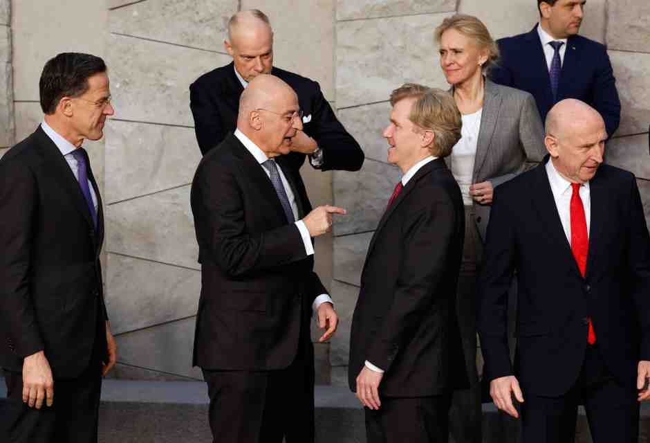 L'America è lontana, e la Nato prova ad adattarsi alla nuova realtà