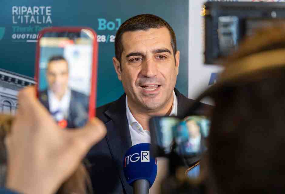 De Pascale apre ai Cpr in Emilia-Romagna e spacca il Pd. Schlein da Roma osserva