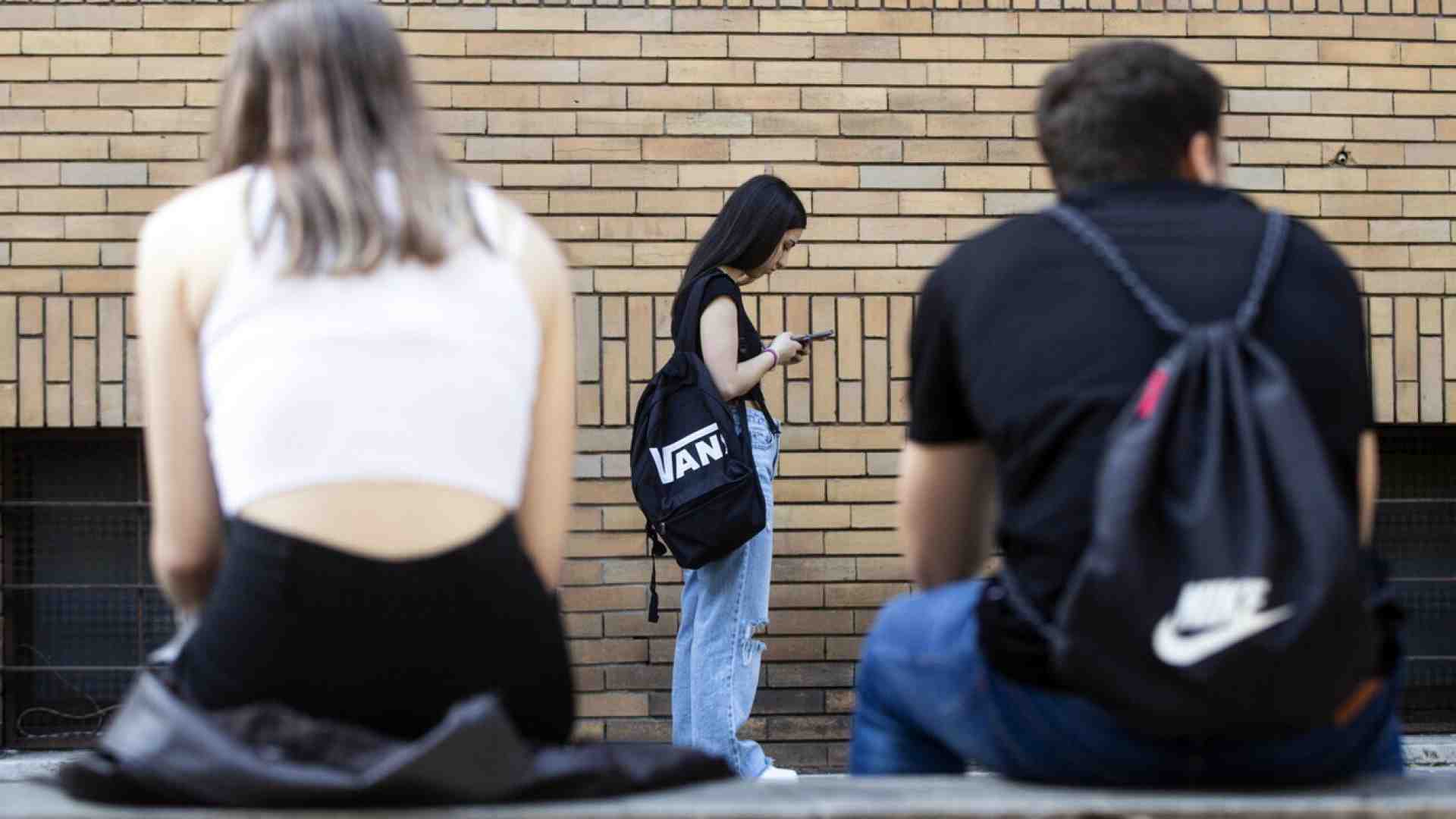 Contro il paternalismo di stato sui social per gli adolescenti