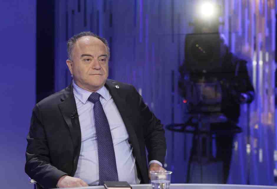 I Gratteri di Meloni. È indecisa se partecipare al grande evento referendario di Milano. L’ombra del procuratore in politica