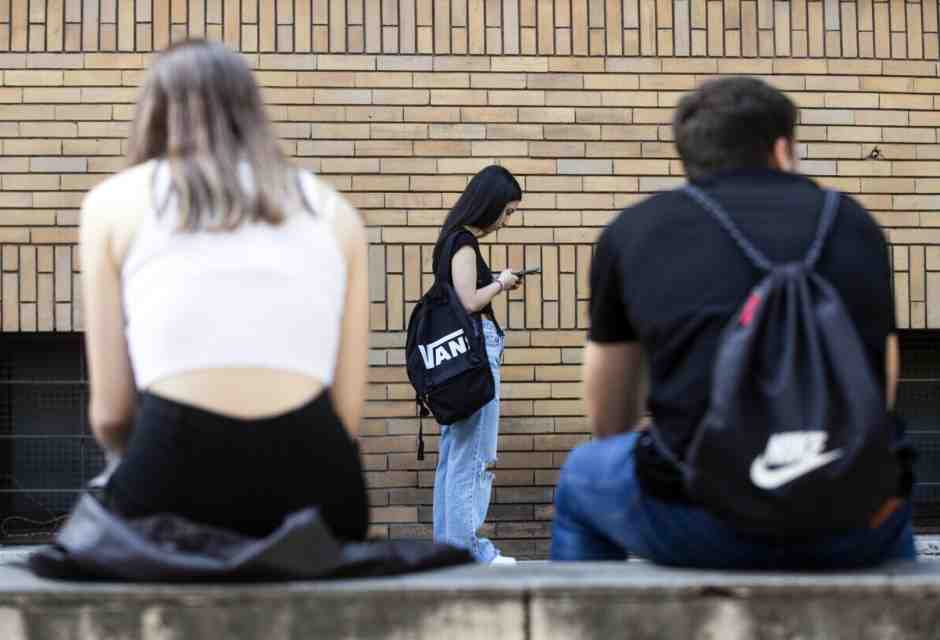 Contro il paternalismo di stato sui social per gli adolescenti