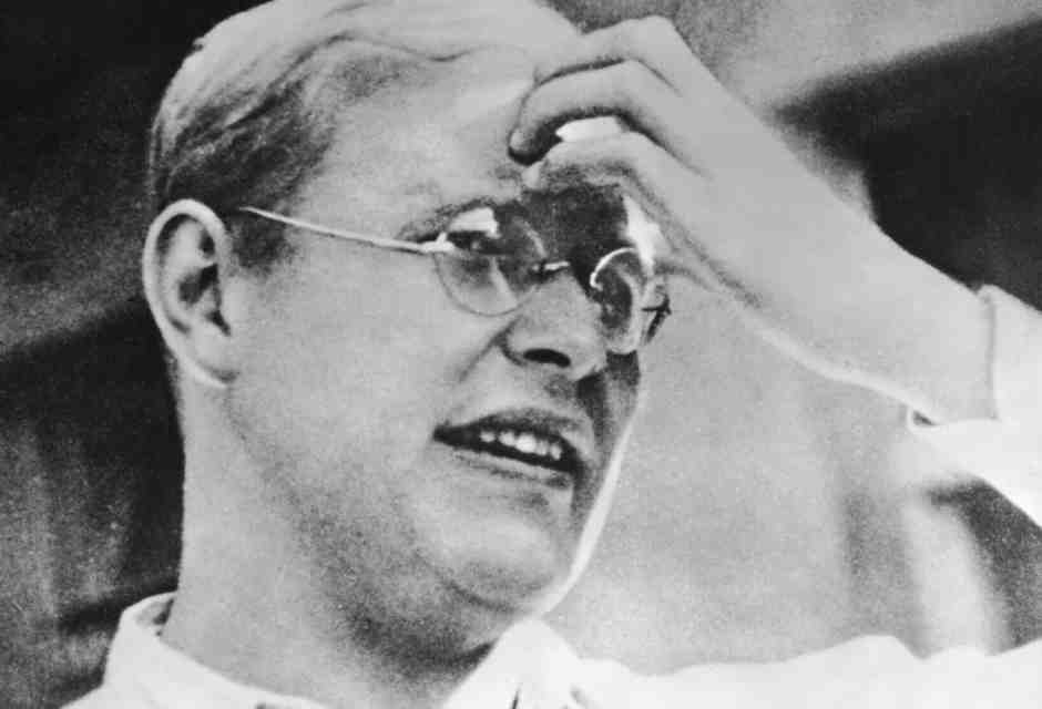 La scelta fra guerra e pace non sfugge a contraddizioni, neppure per la Chiesa