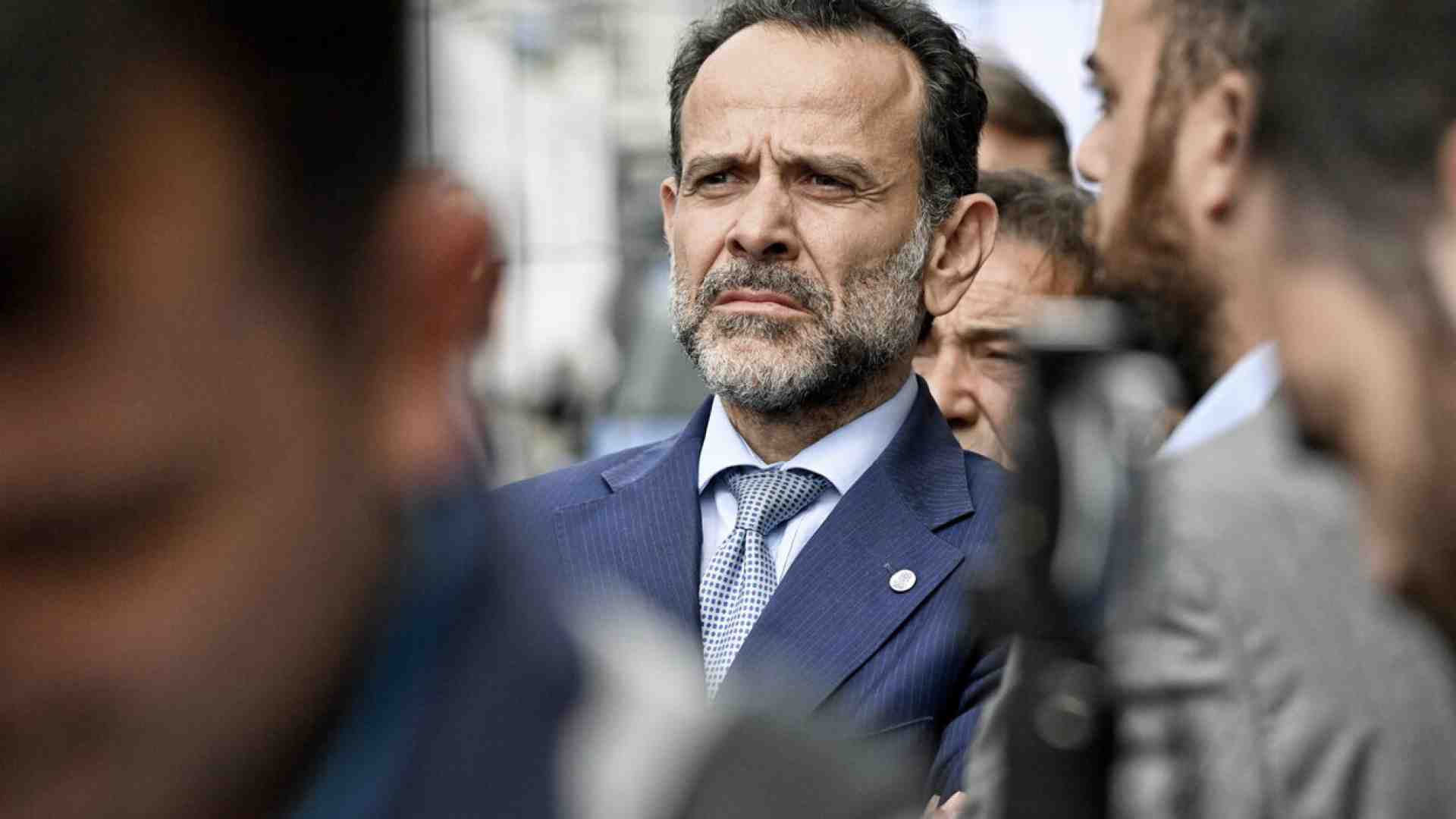 Minenna No logo: toglie dal sito i simboli abusivi delle università