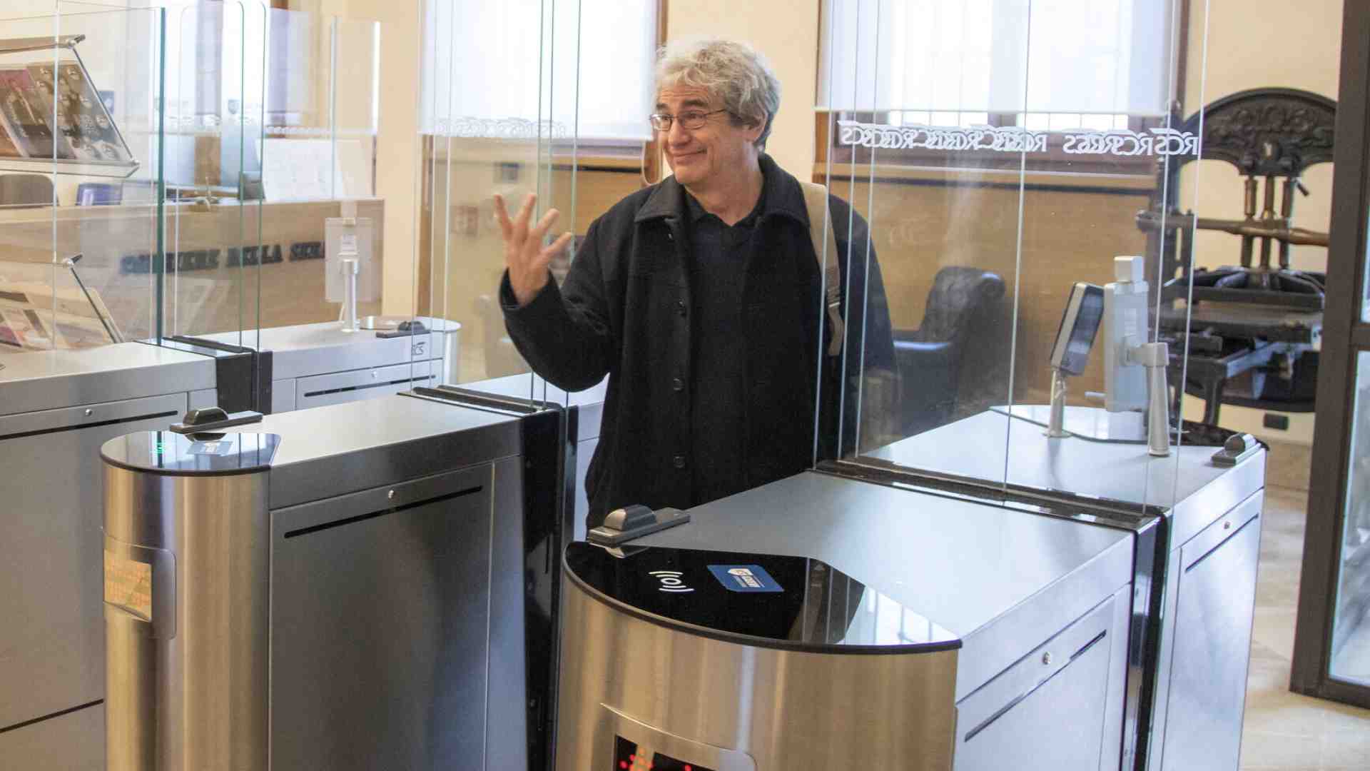 Carlo Rovelli finisce nella "honey trap" cinese. È una strana tendenza tutta italiana