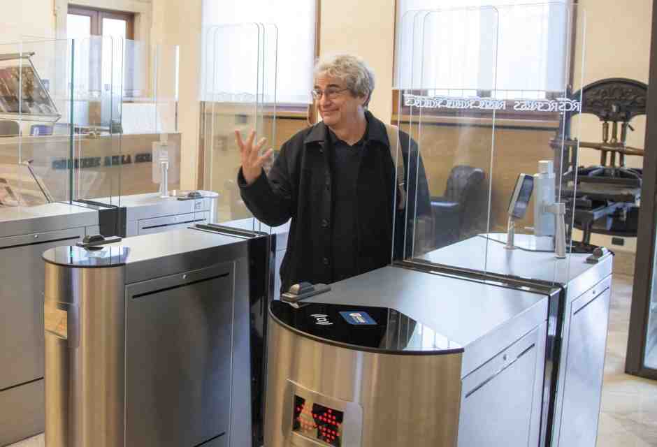 Carlo Rovelli finisce nella "honey trap" cinese. È una strana tendenza tutta italiana