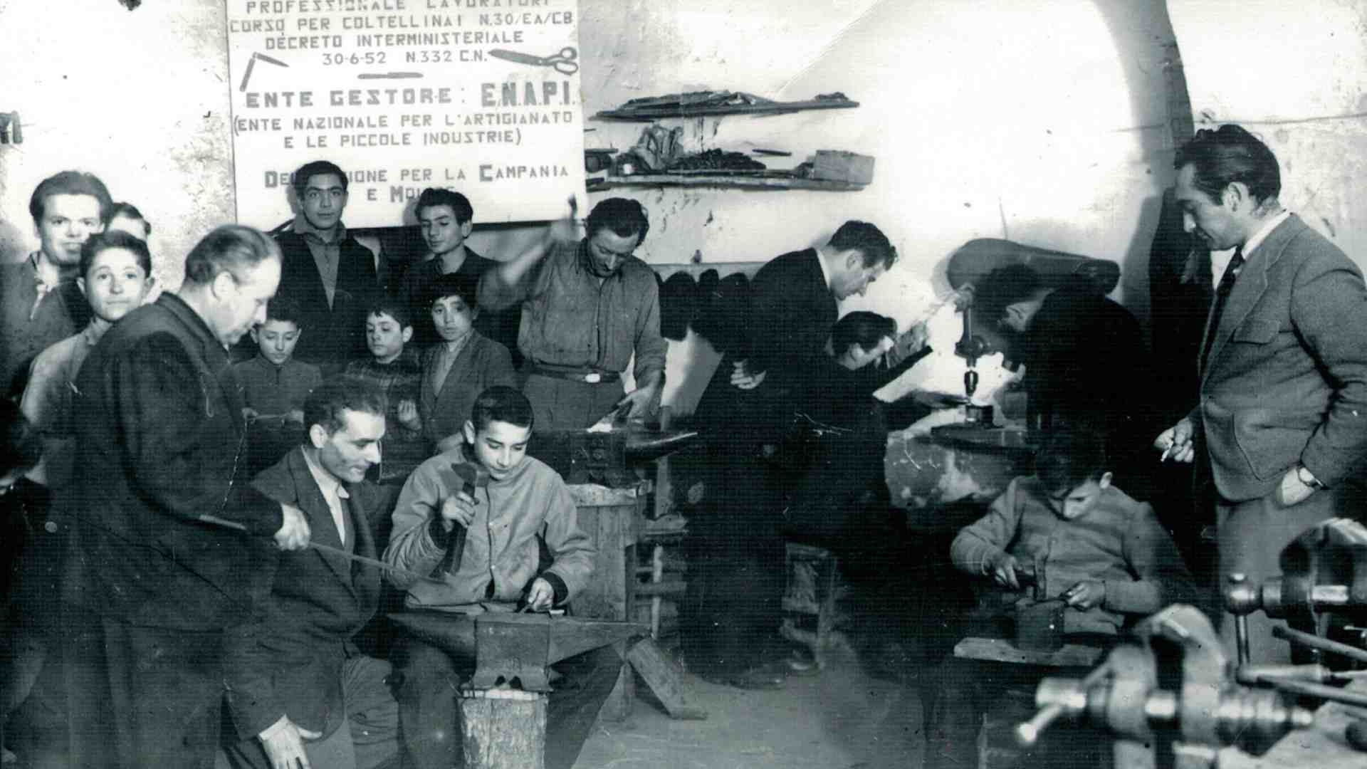 La città dei coltelli contro il decreto sicurezza