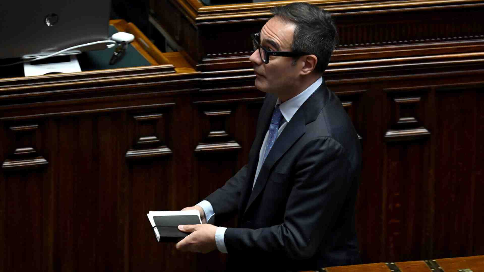 Le lenti di Vannacci: Sasso indossa Google Glass