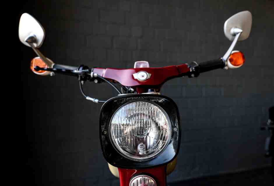 Giù le mani dai motorini Simson: l'AfD va pazza dei mezzi della famiglia ebraica