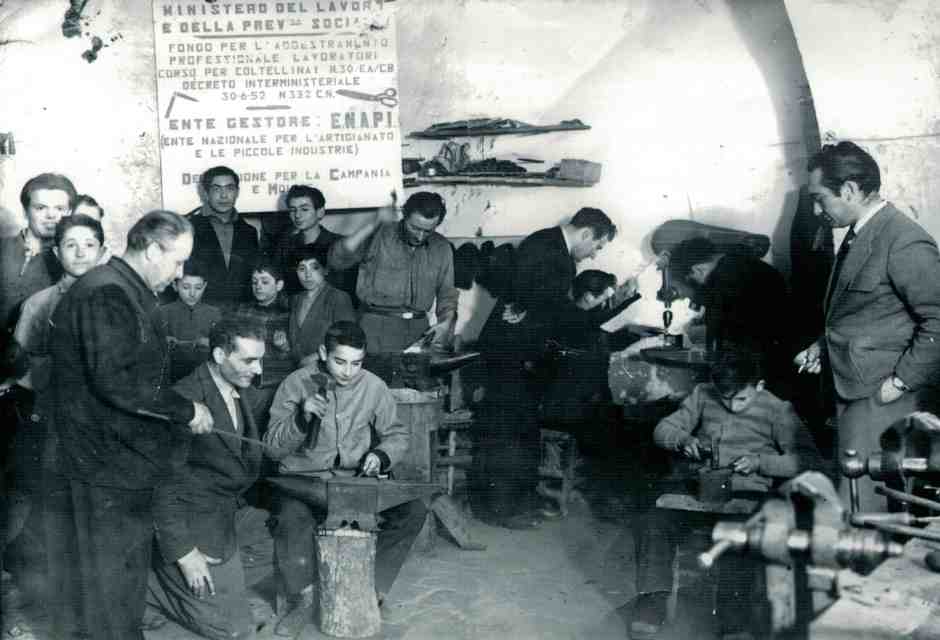 La città dei coltelli contro il decreto sicurezza