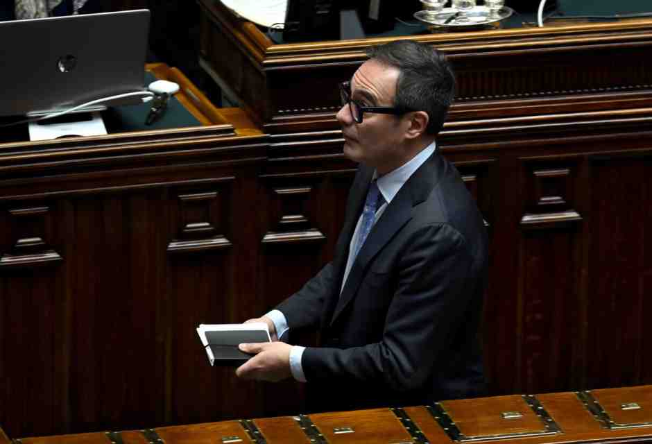 Le lenti di Vannacci: Sasso indossa Google Glass