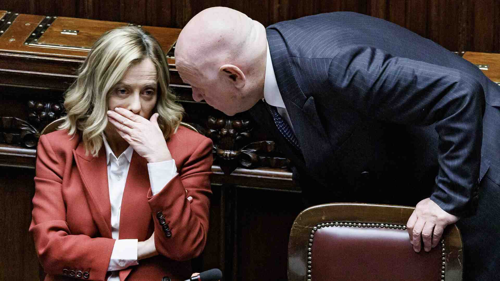 Meloni la "picconatrice". Video contro i pm, chiede a Nordio più durezza ma si contraddice. Referendum militarizzato