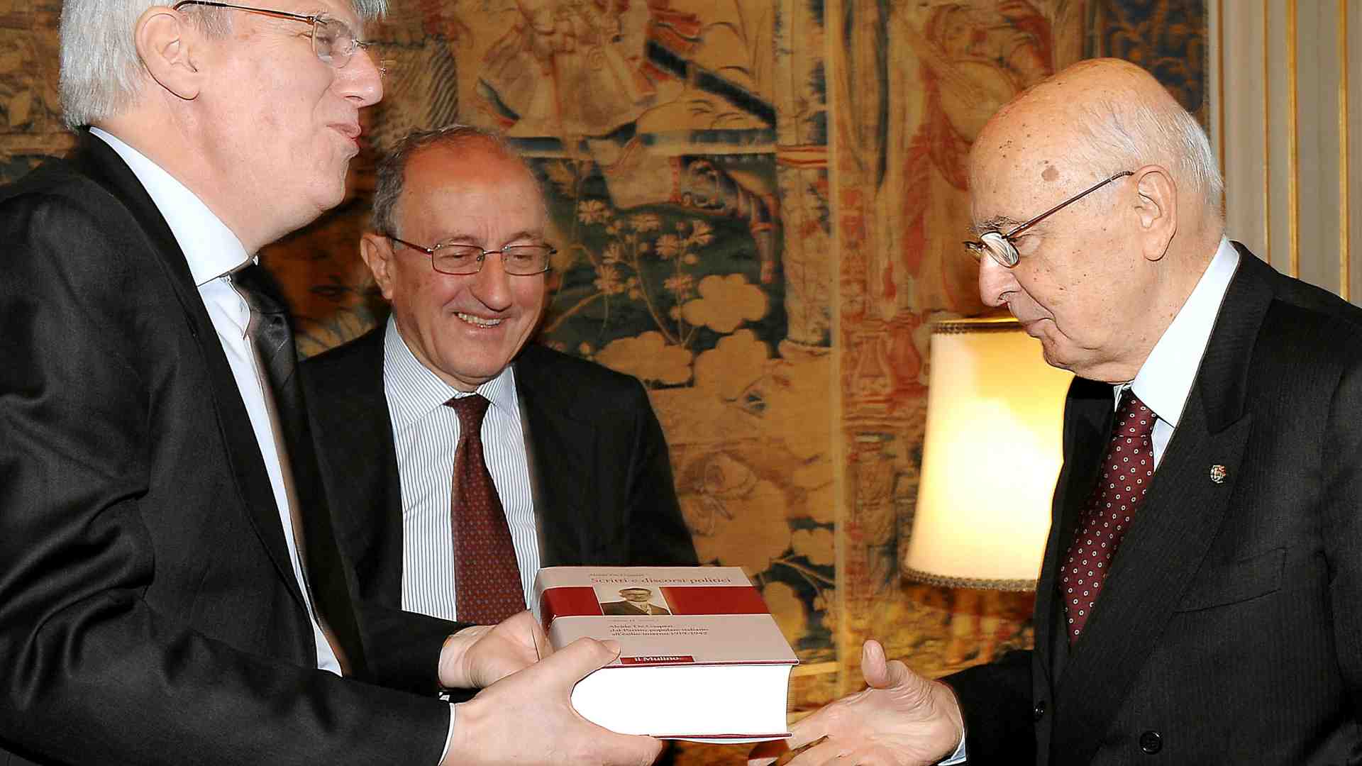 Il preoccupato Sì da sinistra di Pombeni, nel “mare di veleni”