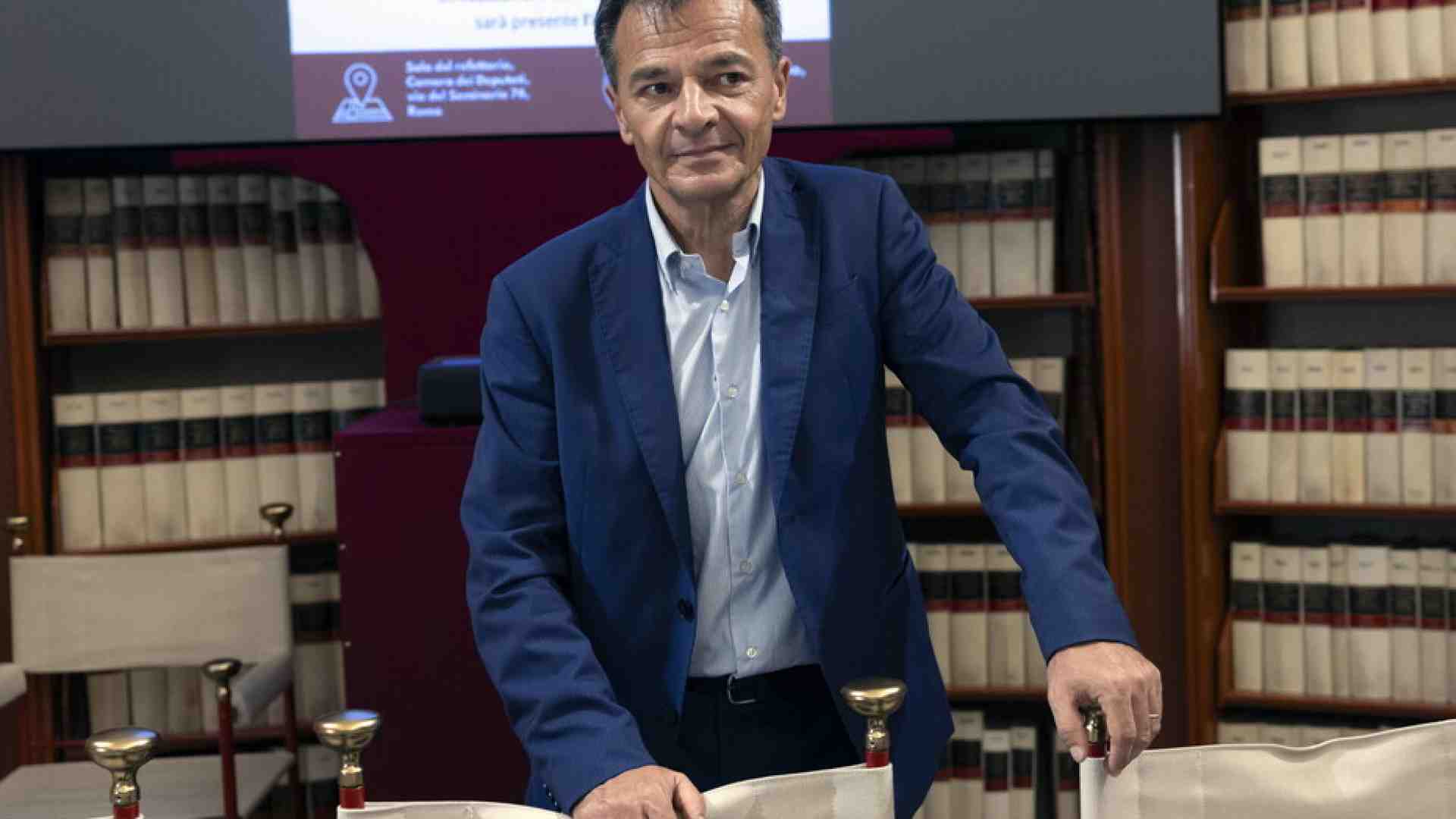 L’ex Pd Fassina: “Bene tassare gli extraprofitti. Ma il governo improvvisa”