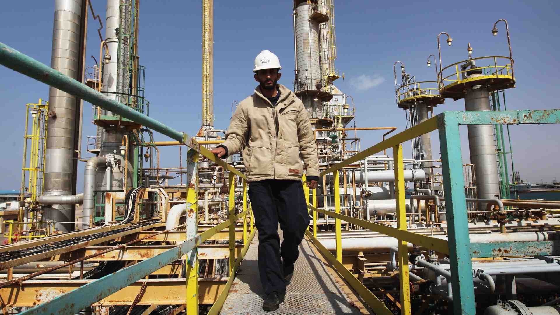 Saipem studia la costruzione della prima raffineria privata in Libia