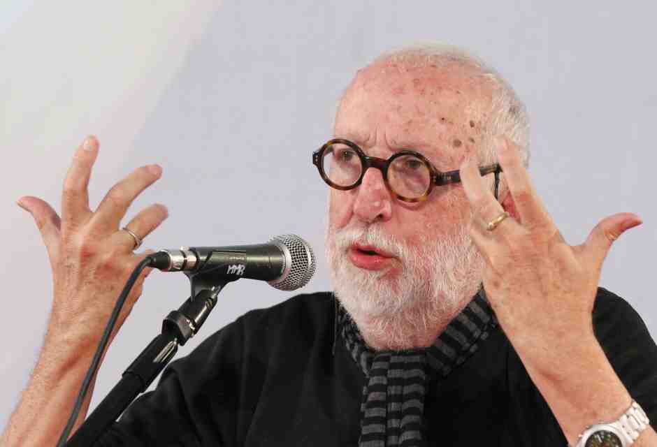 Swinging Mosca con Andrea Branzi. Un reportage tra fotografi e designer