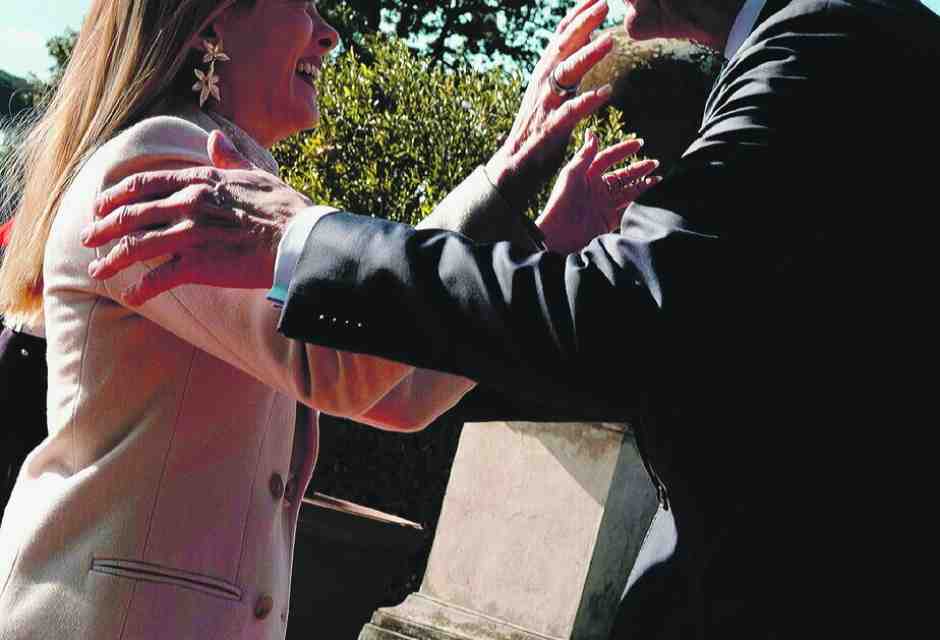 Il quadretto d'amore tra Merz e Meloni s'è già scheggiato