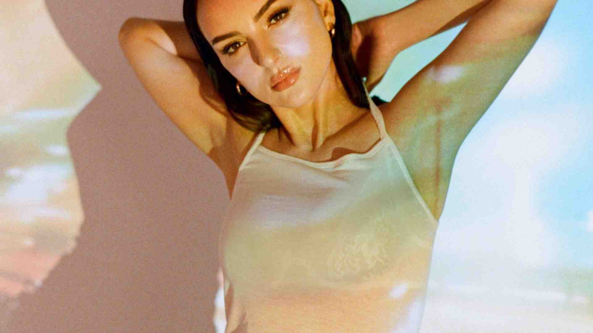 Elogio della femminilità scomoda, la “Magica favola” di Arisa a Sanremo