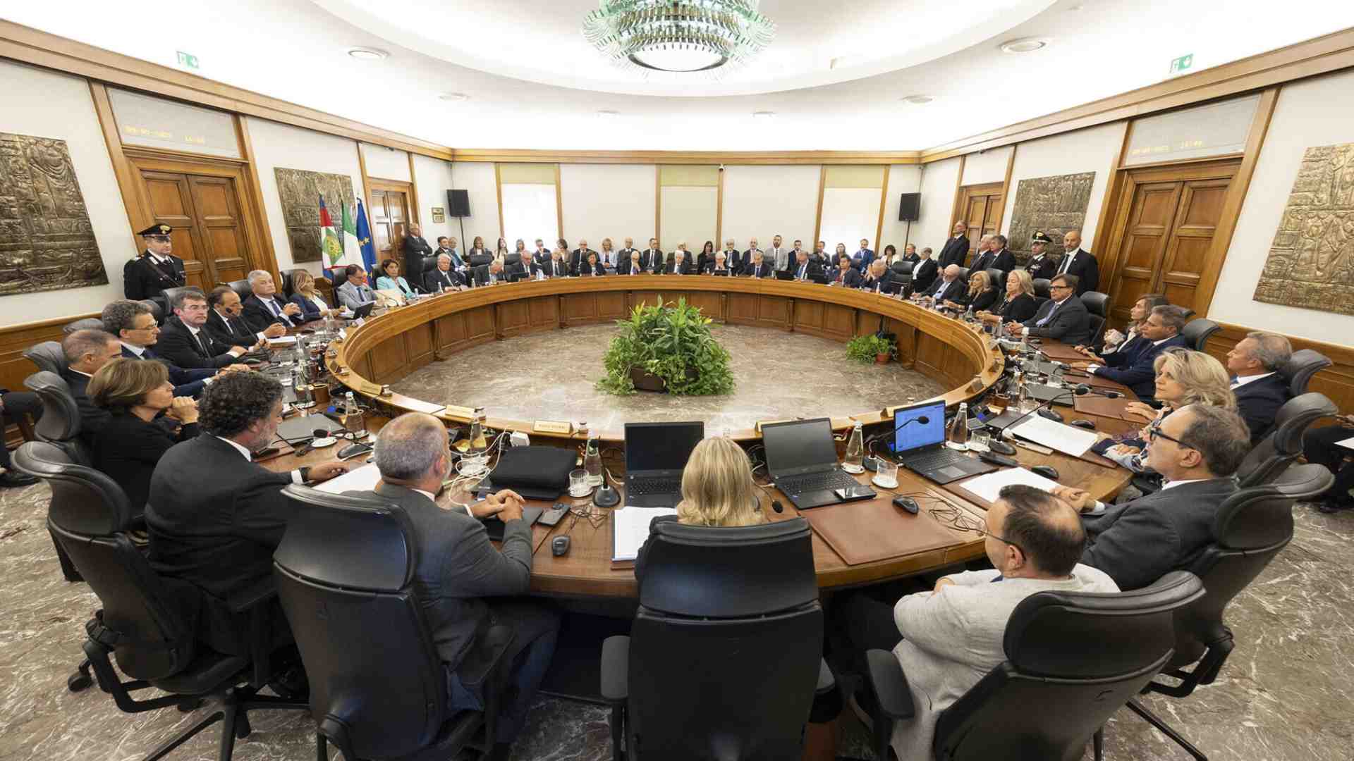 Dieci storie di toghe impunite. Hanno sbagliato? Promossi