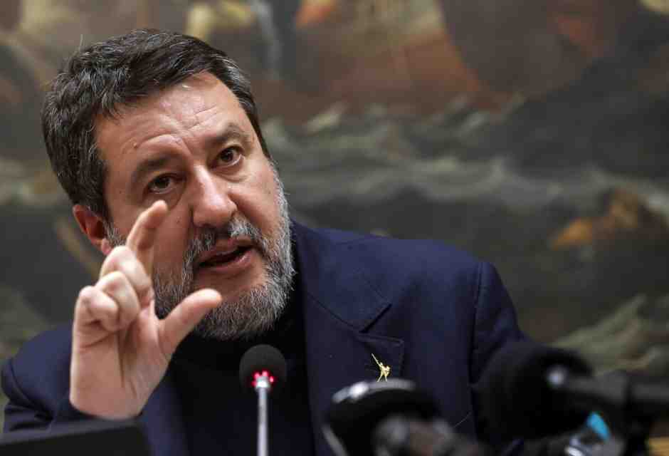 La parabola di Salvini sul caso Rogoredro: da "Io sto col poliziotto" a "Chi sbaglia paga doppio"