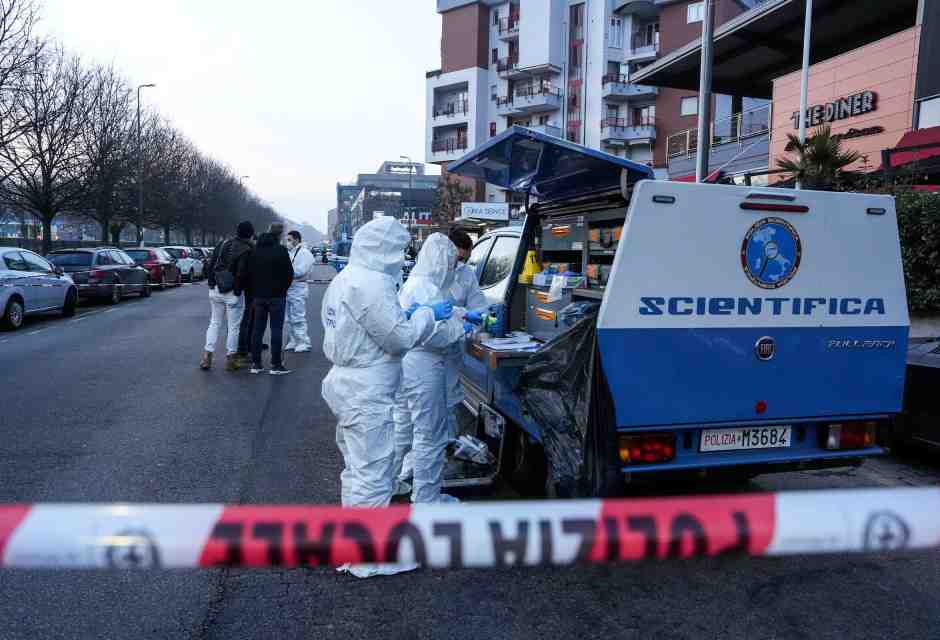 Fermato il poliziotto che ha ucciso Mansouri a Rogoredo. Sulla pistola c'è solo il suo dna