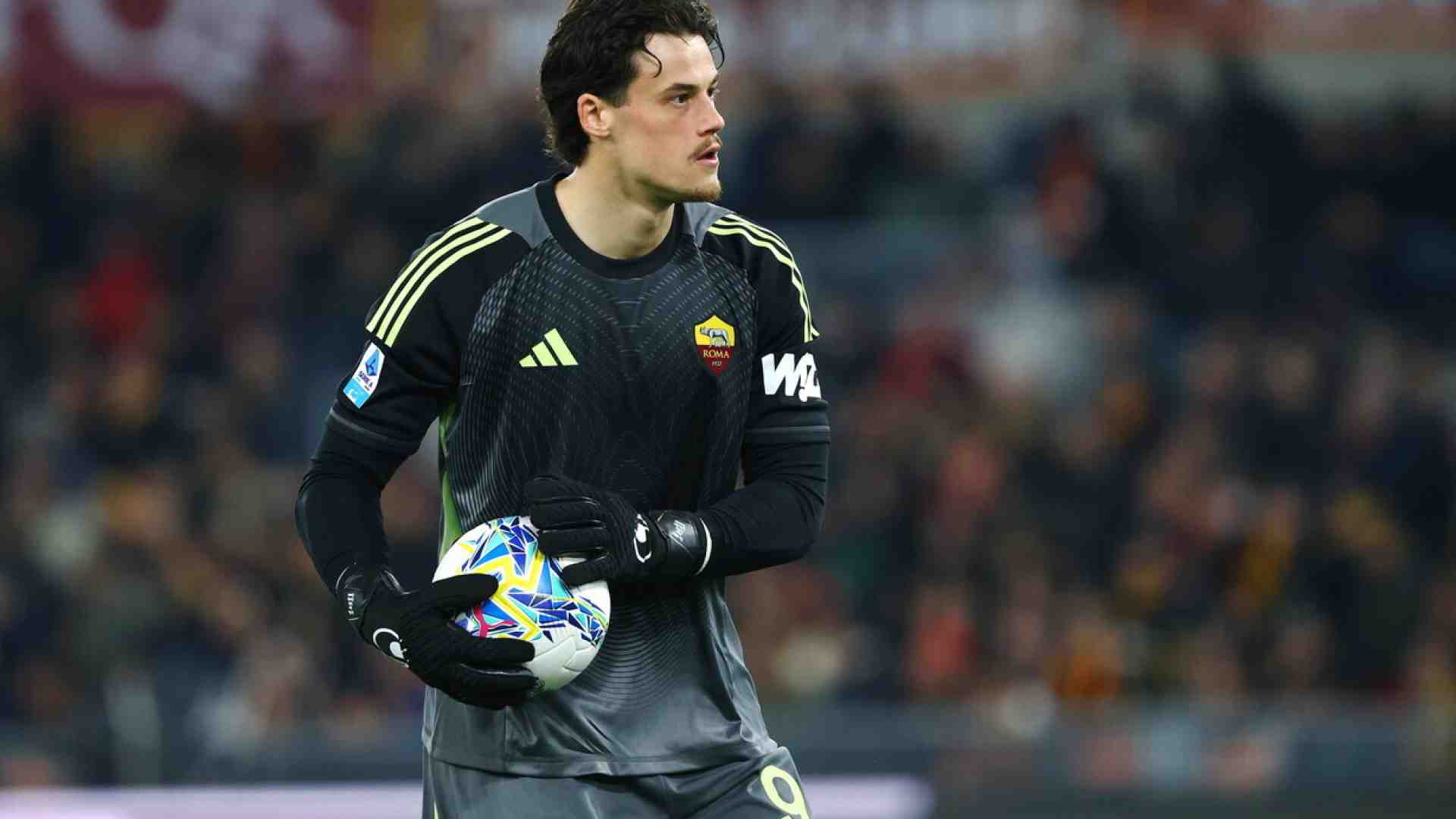 La parata da trequartista di Svilar