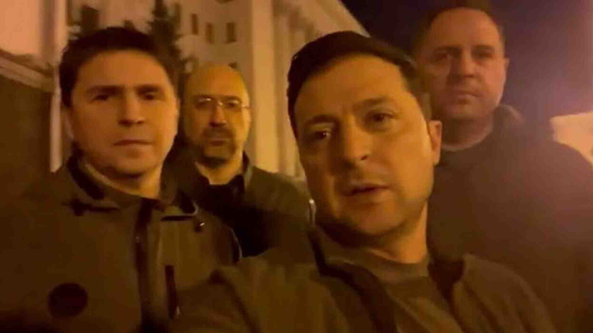 “Siamo tutti qui”. Così è cambiato Zelensky in quattro anni di aggressione russa