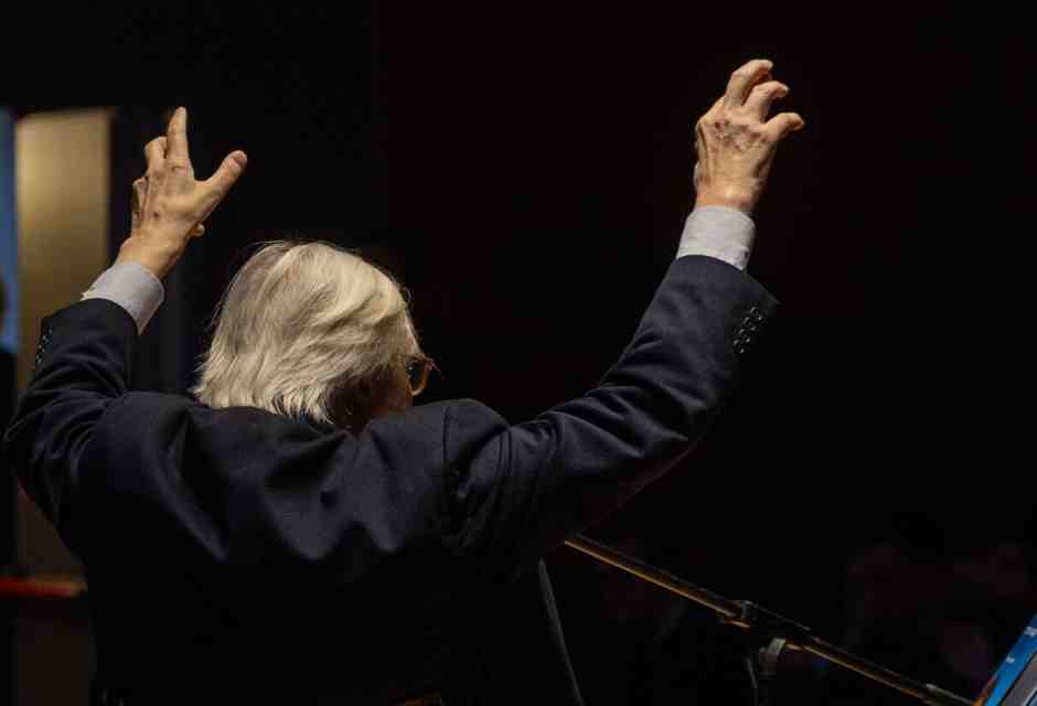 Sgarbi non parla più. Al contrario dei suoi libri e della sua collezione