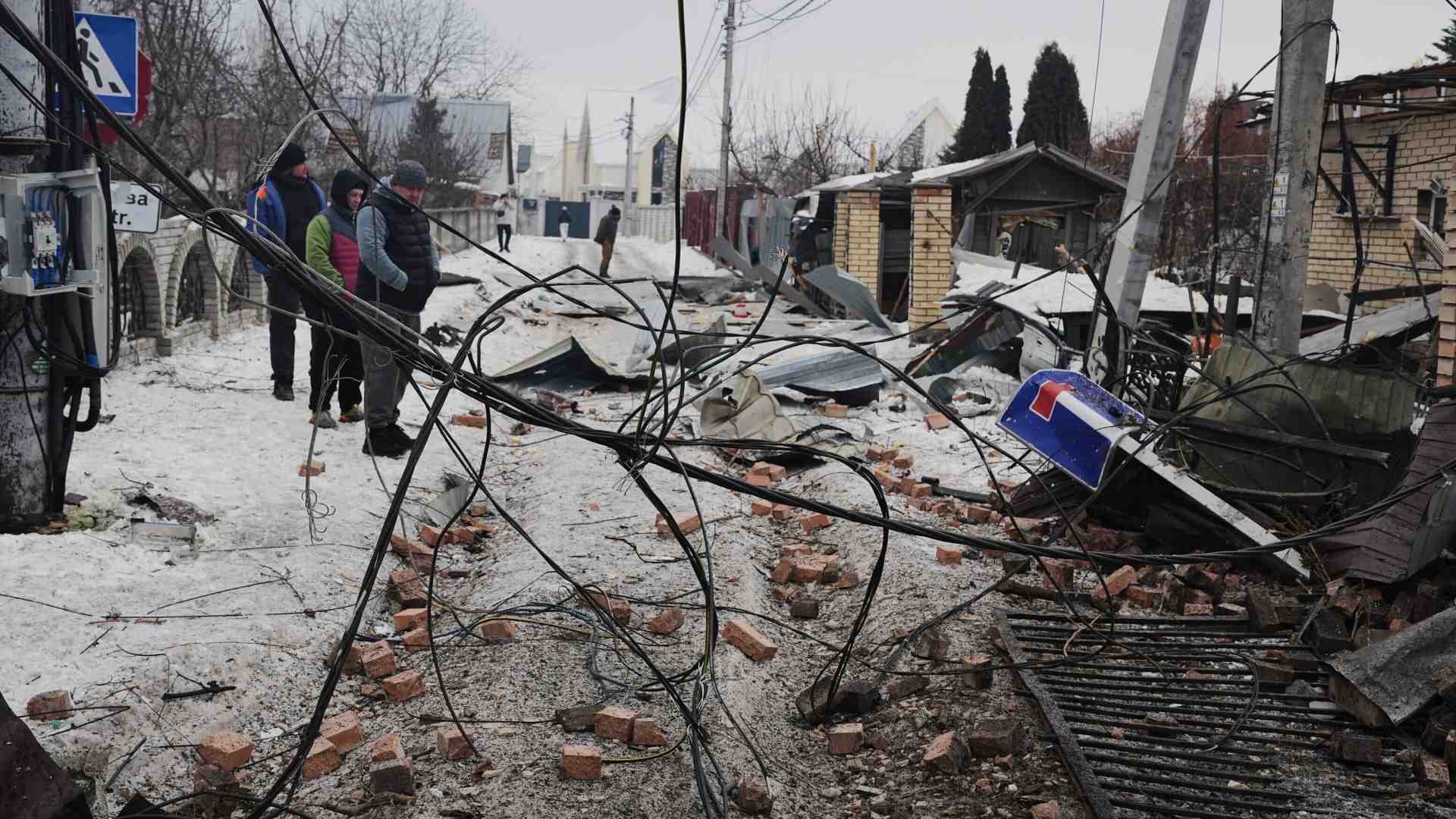 Nella Kyiv in lutto, i più stanchi sono gli alleati occidentali. Ci scrive Calenda