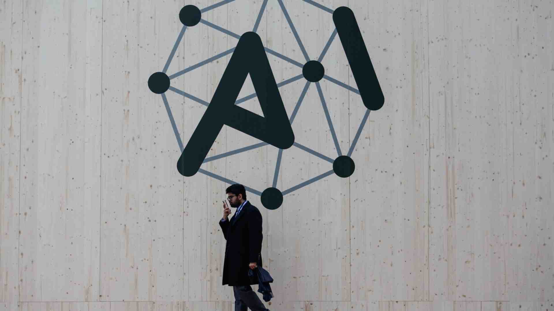 Amodei da Hegseth e Musk contro “misAnthropic”. L’AI in fase “sicurezza nazionale”