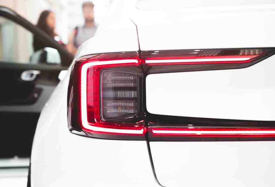 Quanto emettono davvero le auto ibride plug-in