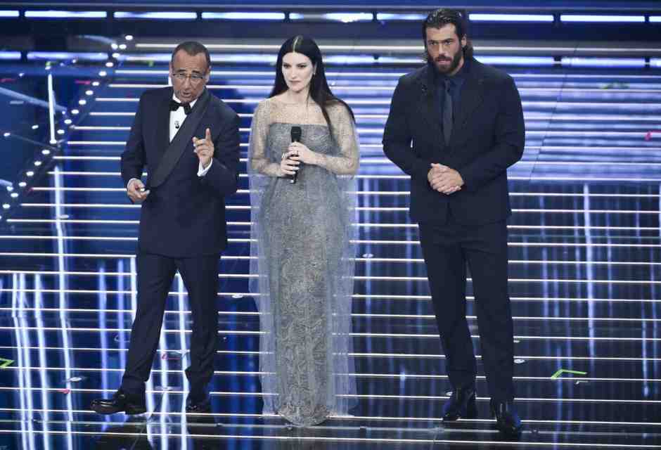 A Sanremo si è tutti fin troppo seri e allora beccatevi questo scoop: Carlo Conti vota No