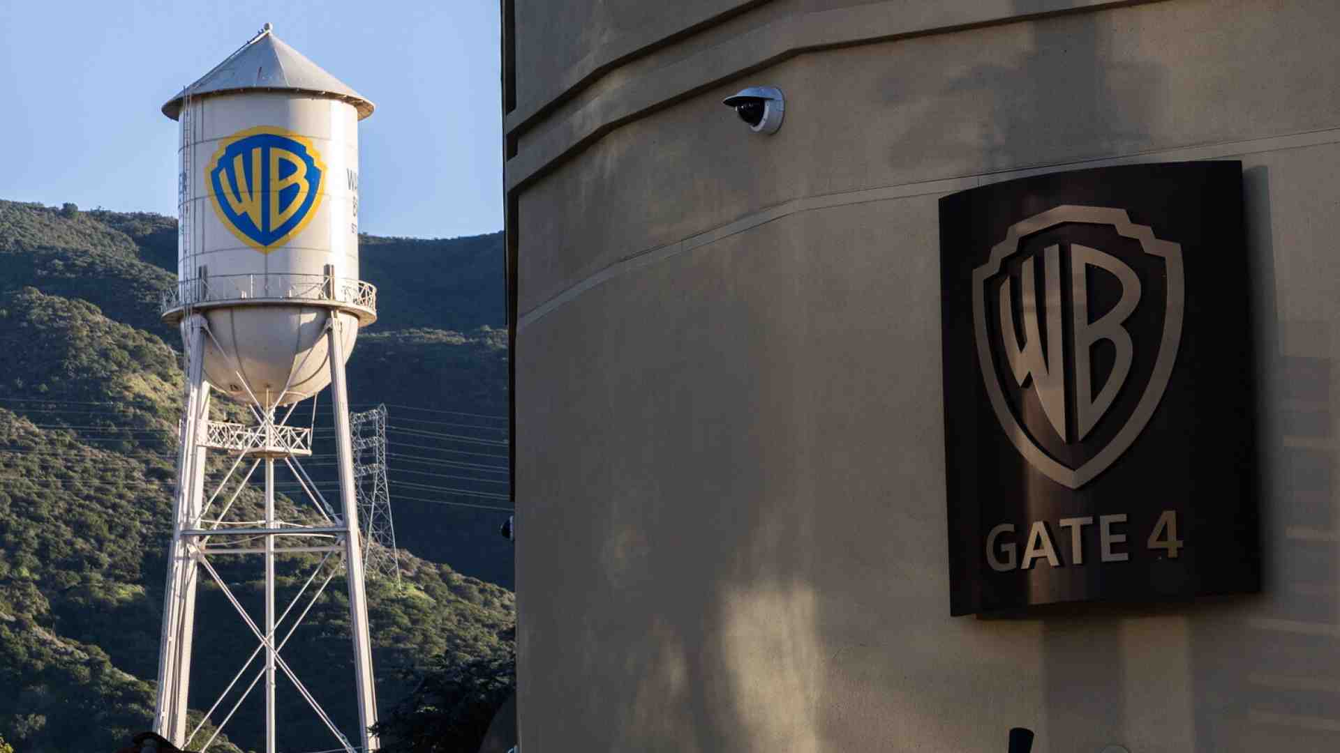 L’ennesimo colpo di scena: ora è Paramount a comprare Warner Bros