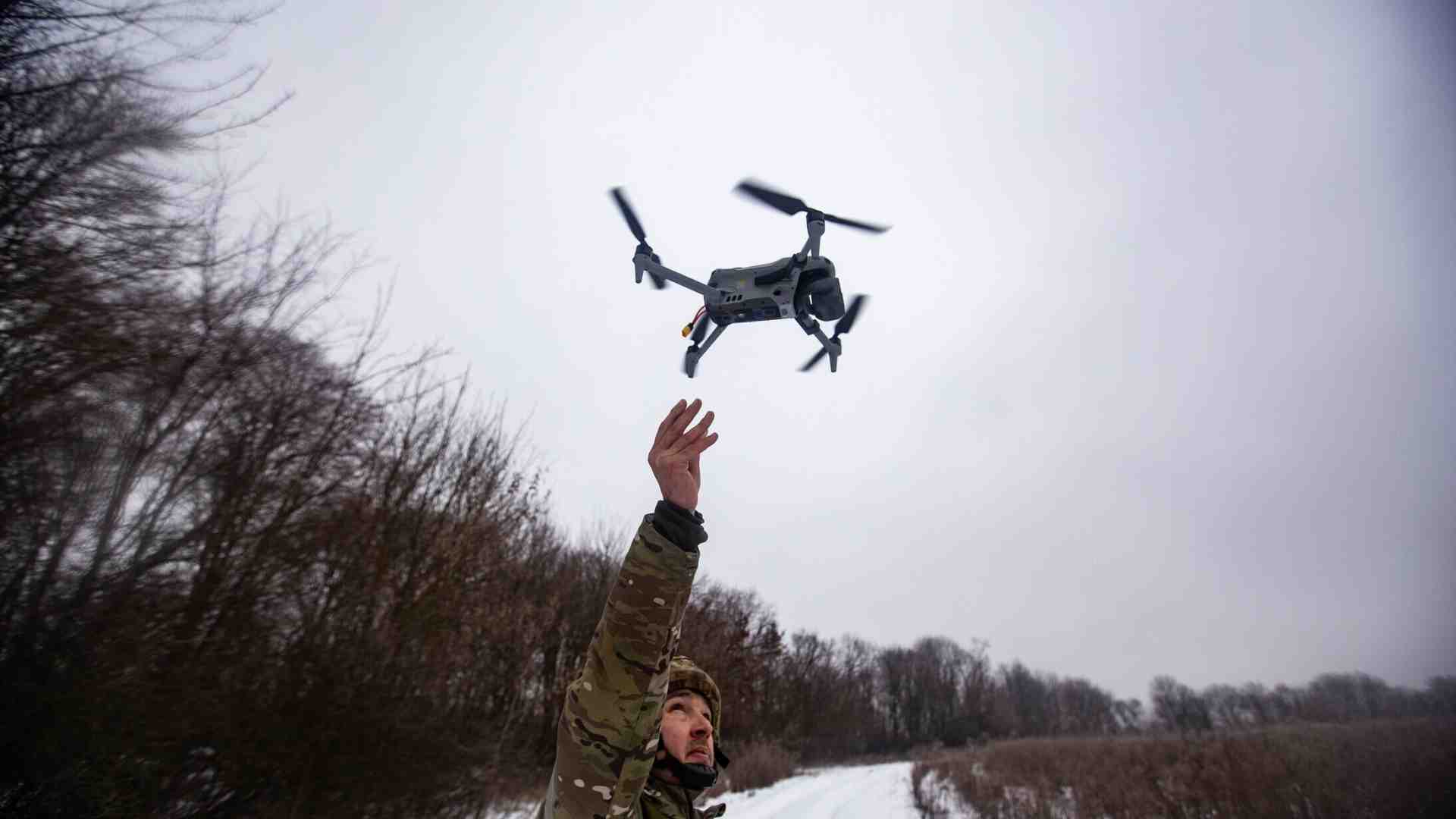 La guerra la vince chi è più veloce a innovare. Le regole dei droni in Ucraina