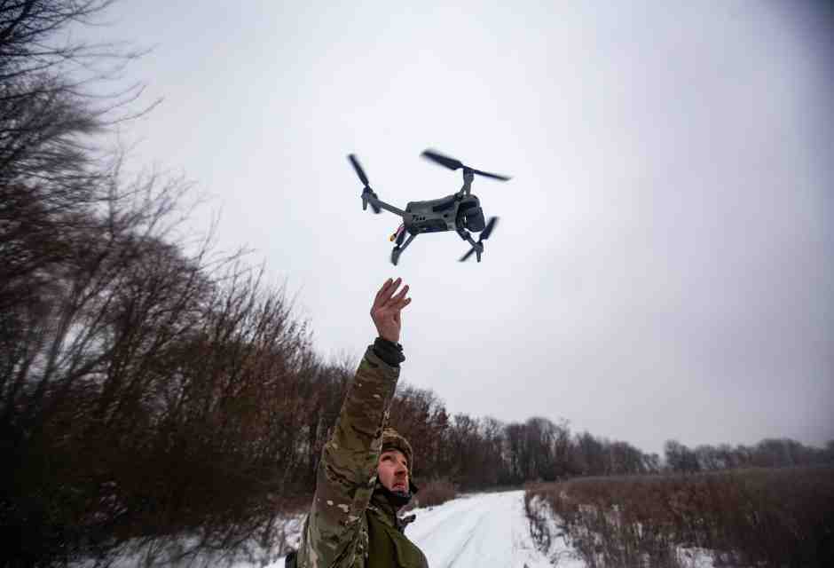 La guerra la vince chi è più veloce a innovare. Le regole dei droni in Ucraina