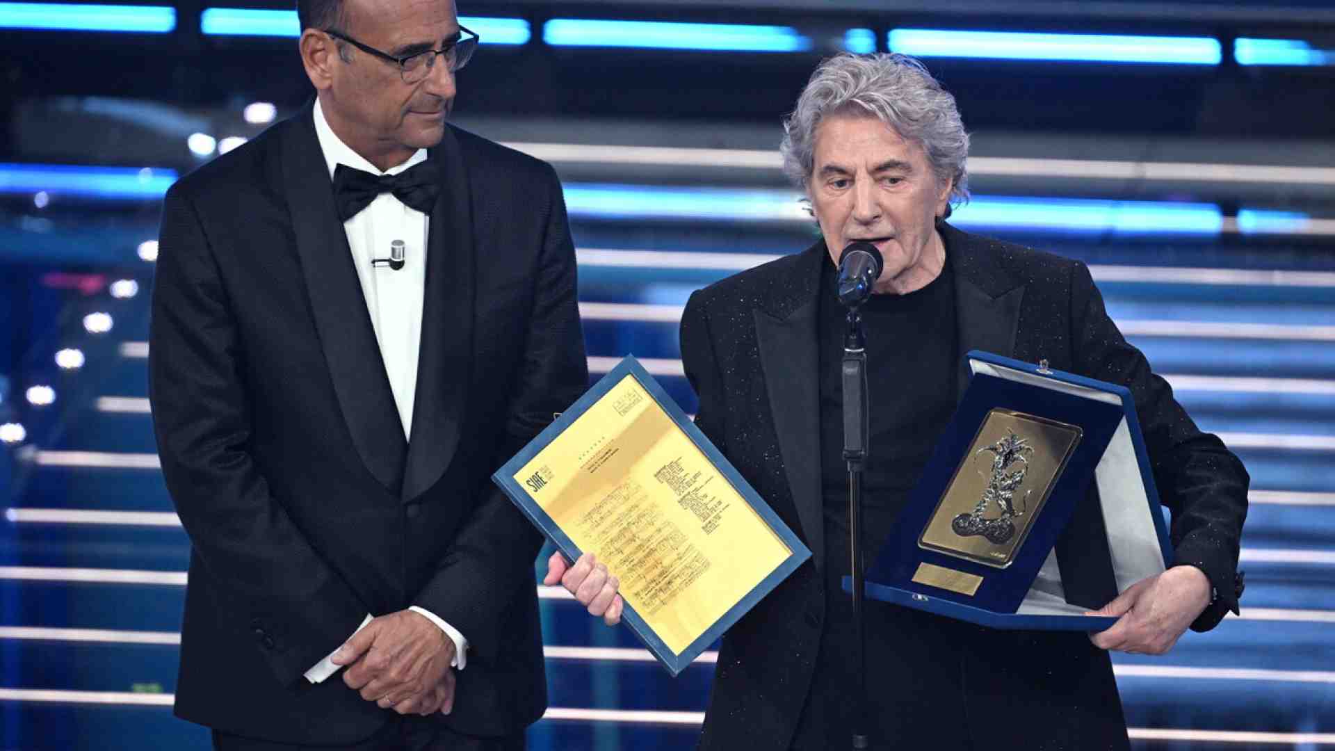 Beato il paese che non riesce a votare se non a rimorchio di Servillo, Leali & Co.