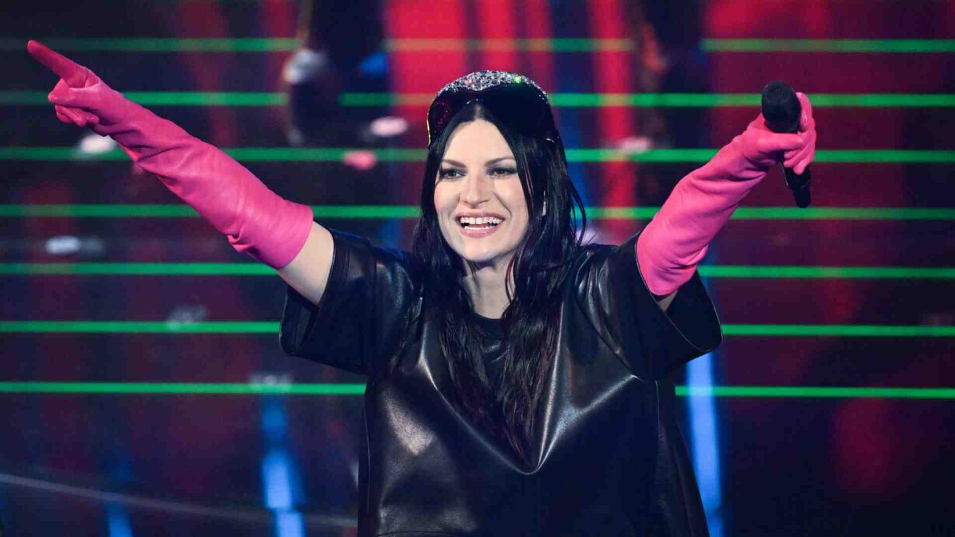Laura di Messico e nuvole. Pausini è la regina di Sanremo 2026