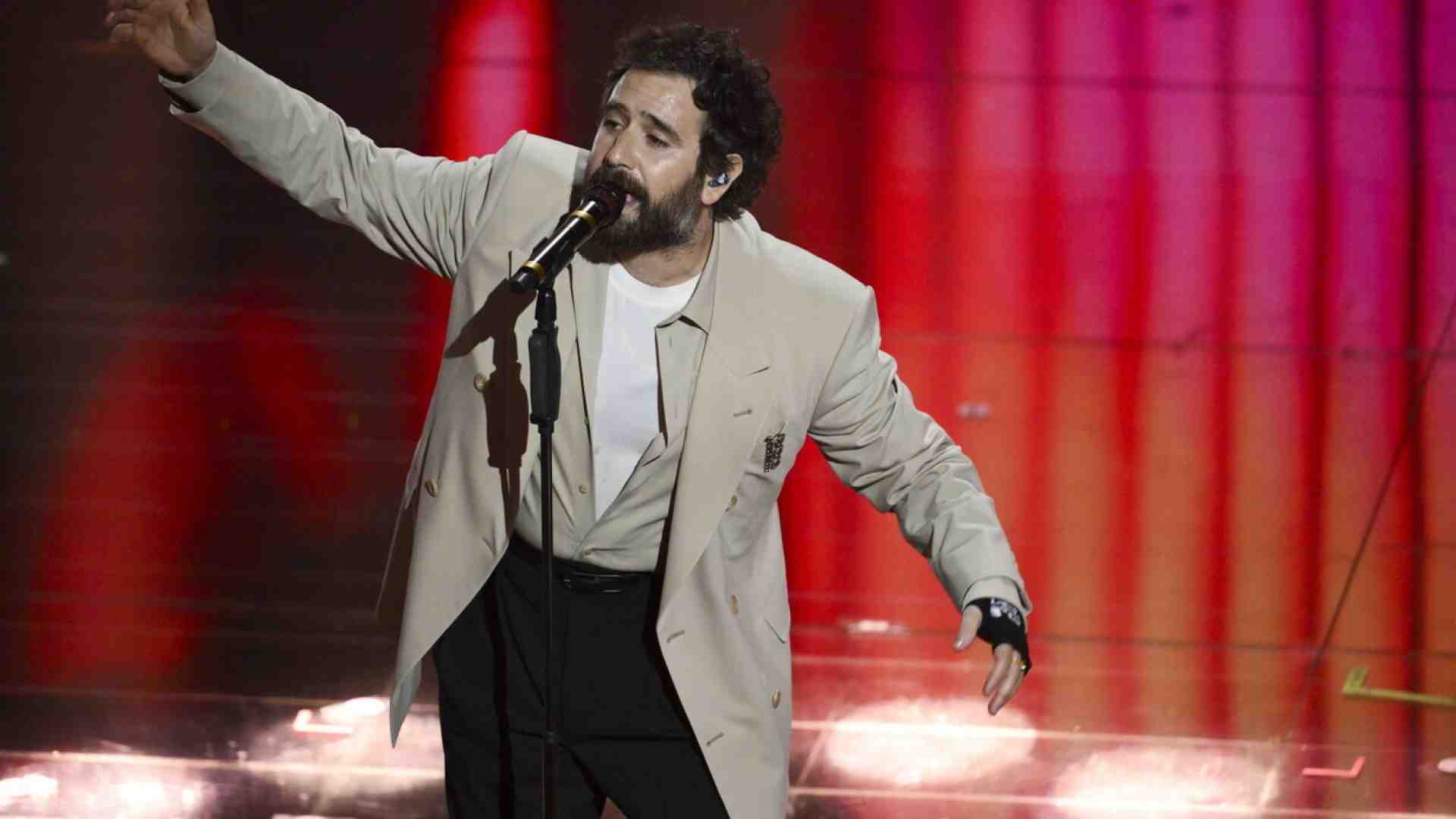 Più neo papà che patriarca. Il ritorno del padre a Sanremo