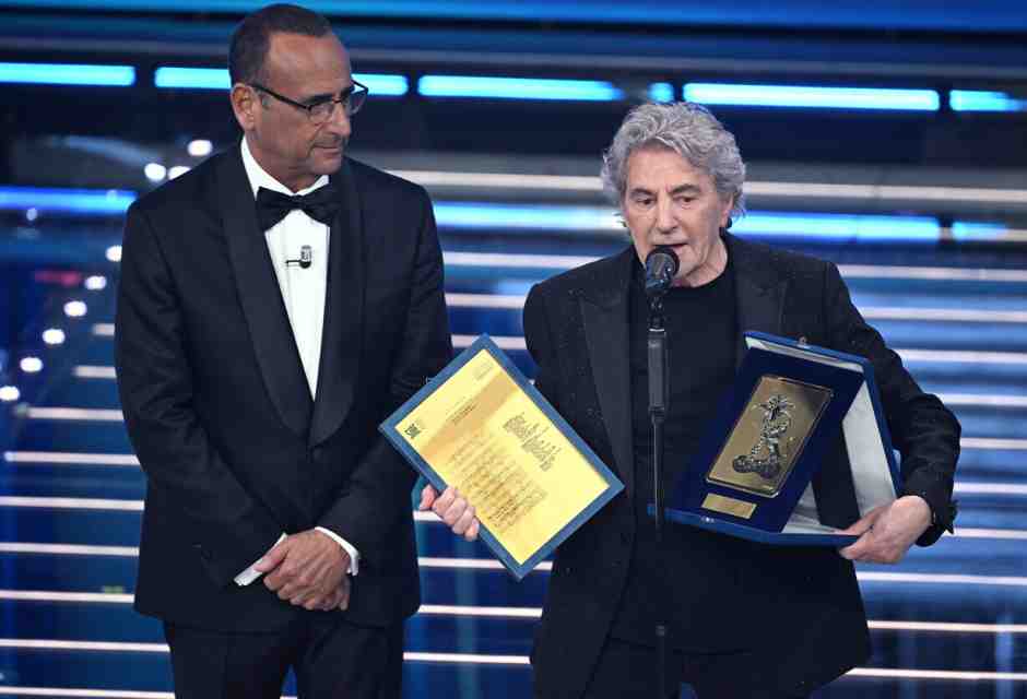 Beato il paese che non riesce a votare se non a rimorchio di Servillo, Leali & Co.