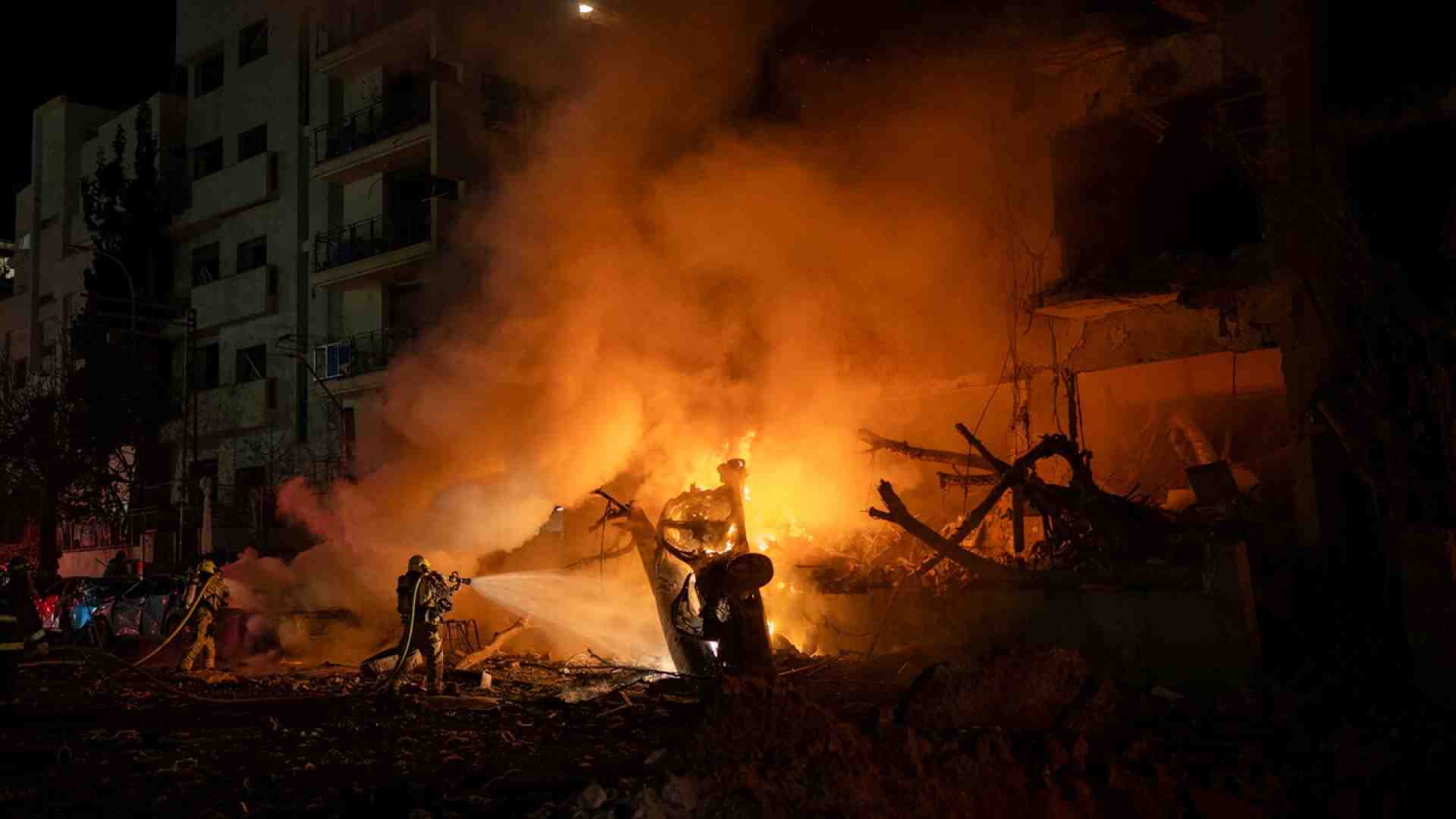 La notte di guerra dopo la morte di Khamenei. La vendetta dell'Iran contro Israele