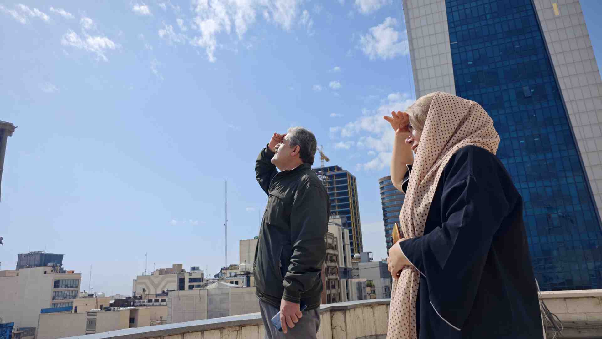 Israele attacca in Libano: "Ucciso capo dell'intelligence di Hezbollah". QatarEnergy blocca la produzione di Gnl