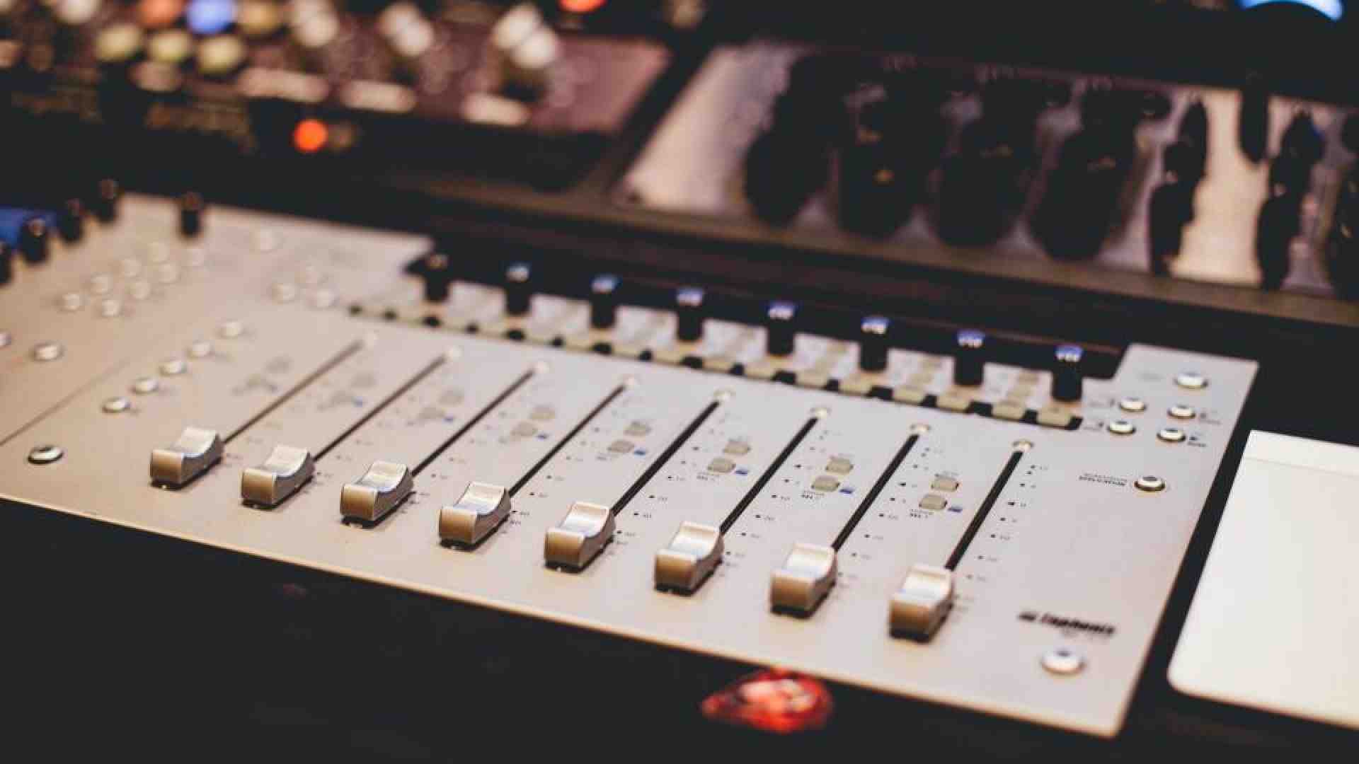 Il mago dei suoni: il laboratorio di Maurizio Biancani