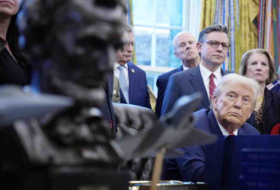 Obiettivi e tempi dell’attacco all’Iran non sono chiari. Parte del mondo Maga in rivolta