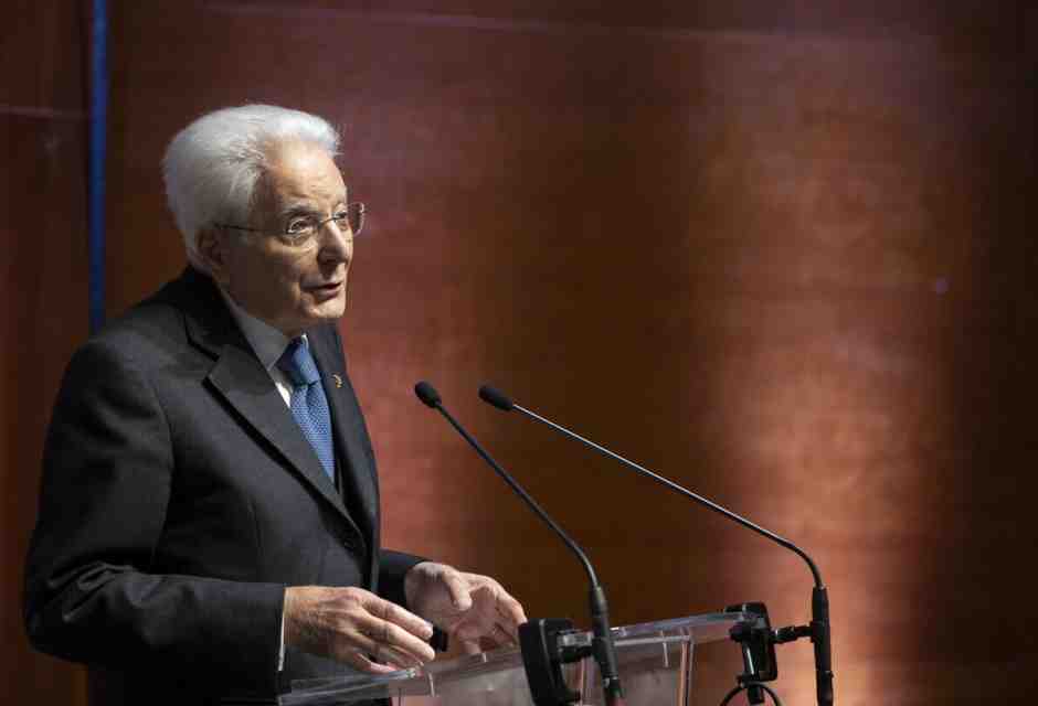 Mattarella: "La guerra è tornata a spargere sangue, anche vicino a noi. C'è bisogno di fiducia e speranza"