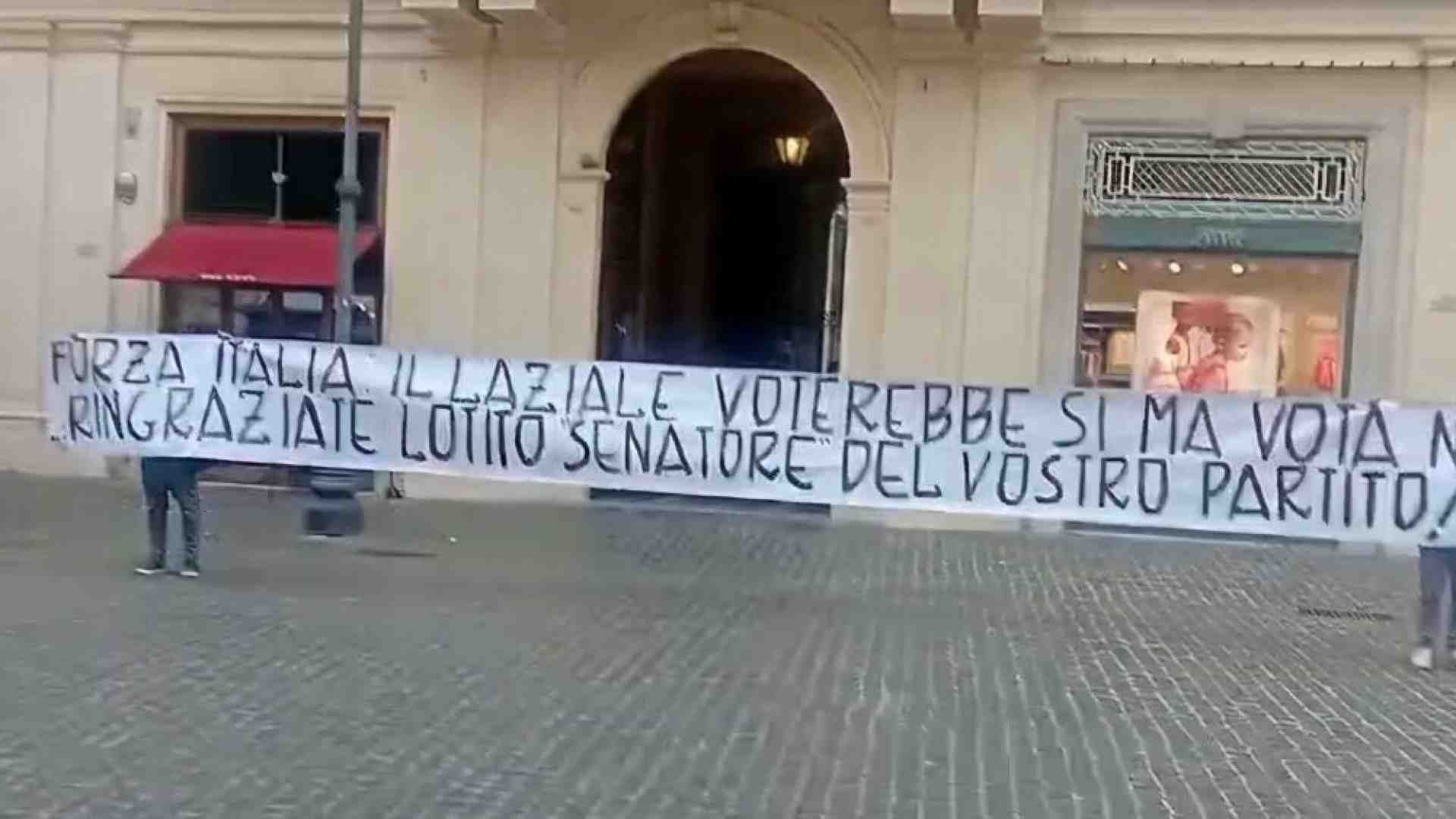 La protesta dei tifosi della Lazio contro Lotito ci dice qualcosa sullo stato della nostra democrazia