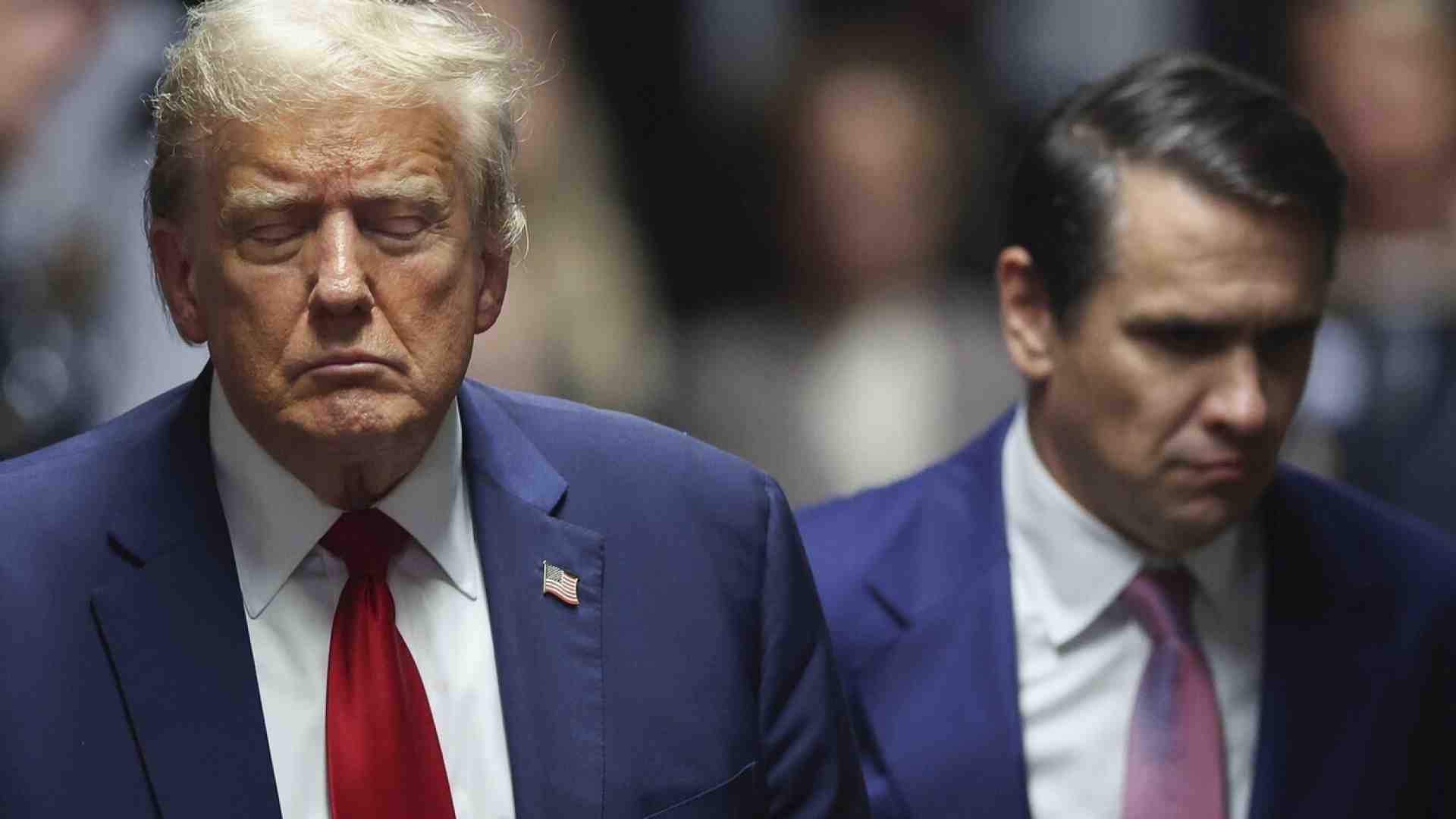 Trump dorme in piedi e sogna la guerra “for ever”