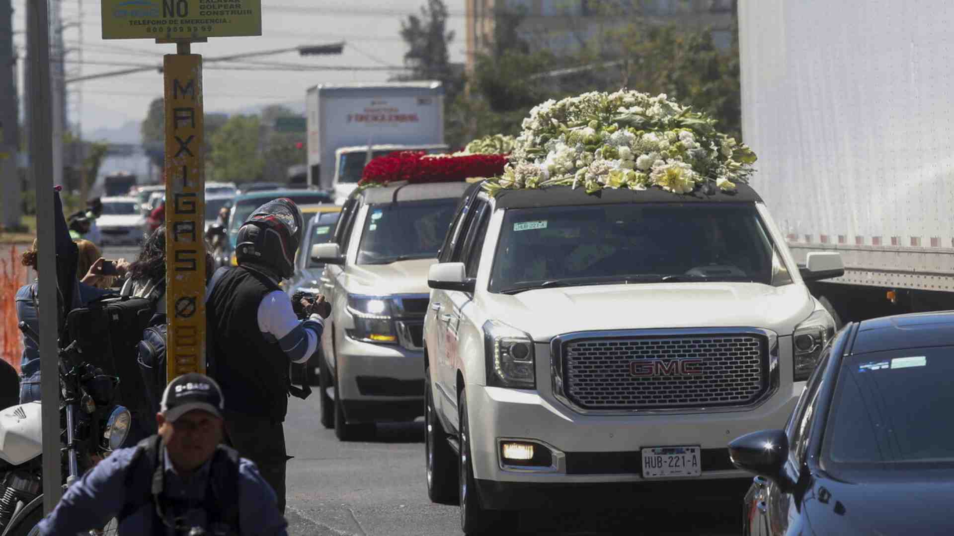 La bara d'oro del Mencho. Un funerale in stile narcos
