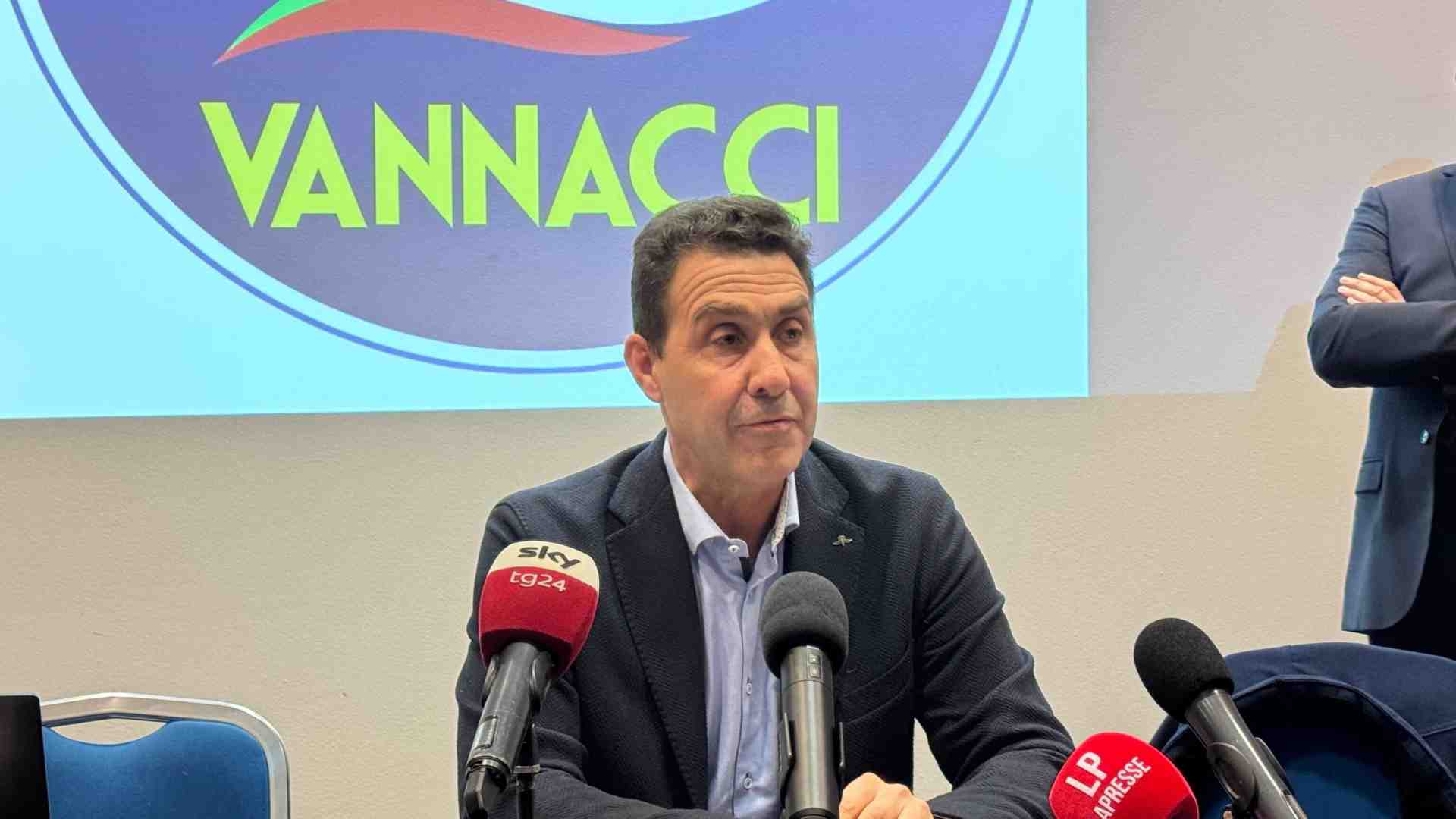 Vannacci arriva a Roma e incalza Meloni e Salvini su sicurezza e Iran