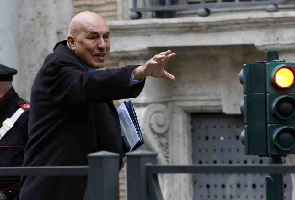 Crosetto versione tour operator: meglio ministro che agente di viaggio